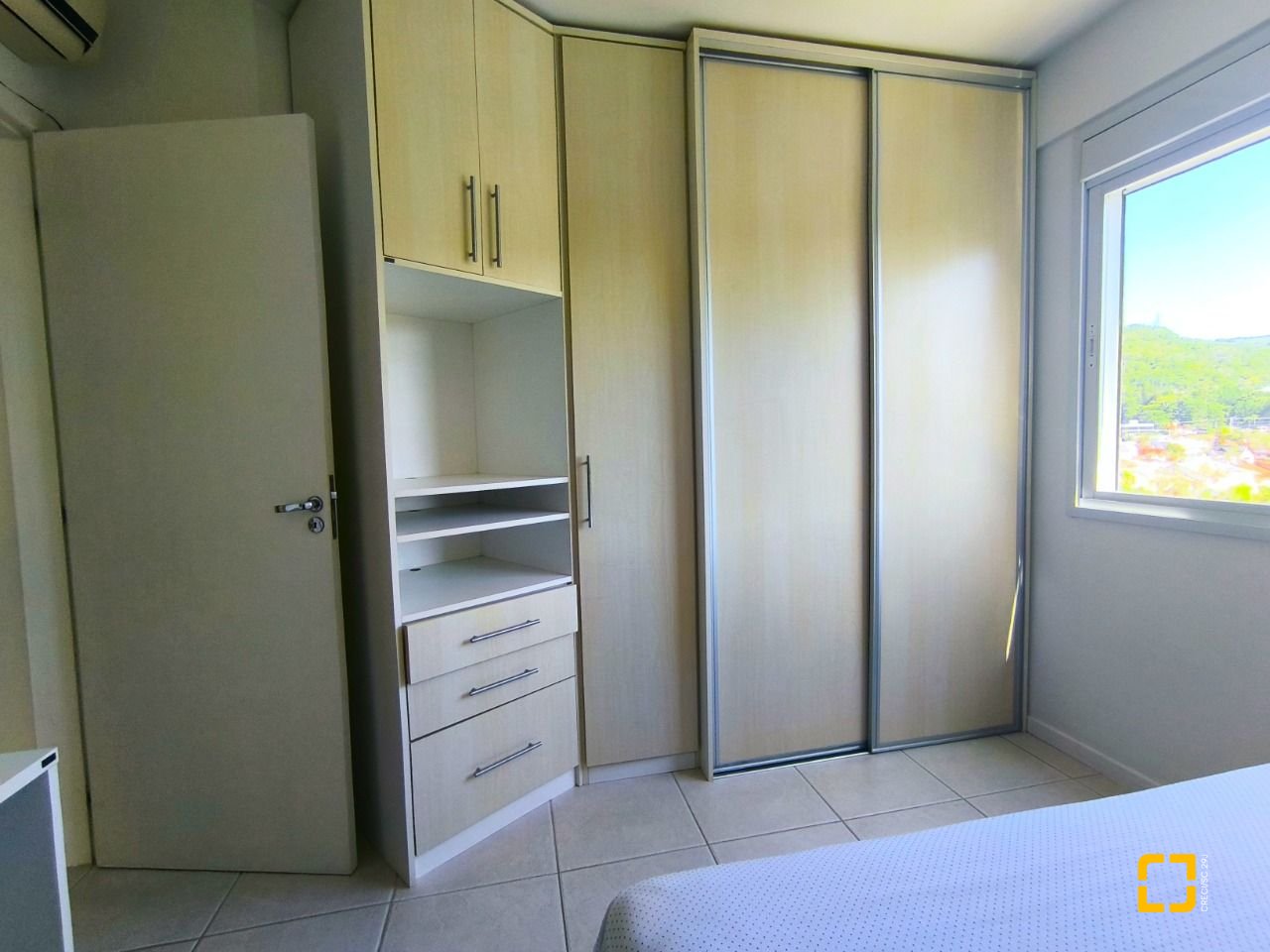 Apartamento com 103m², 4 quartos (sendo 1 suíte), 2 garagens, no bairro Itacorubi em Florianópolis