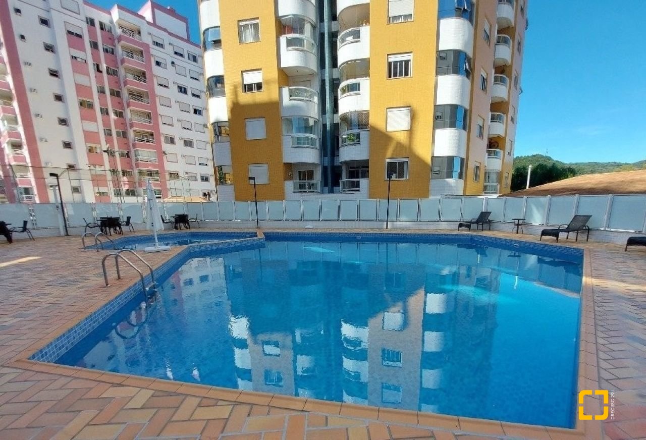 Apartamento com 103m², 4 quartos (sendo 1 suíte), 2 garagens, no bairro Itacorubi em Florianópolis