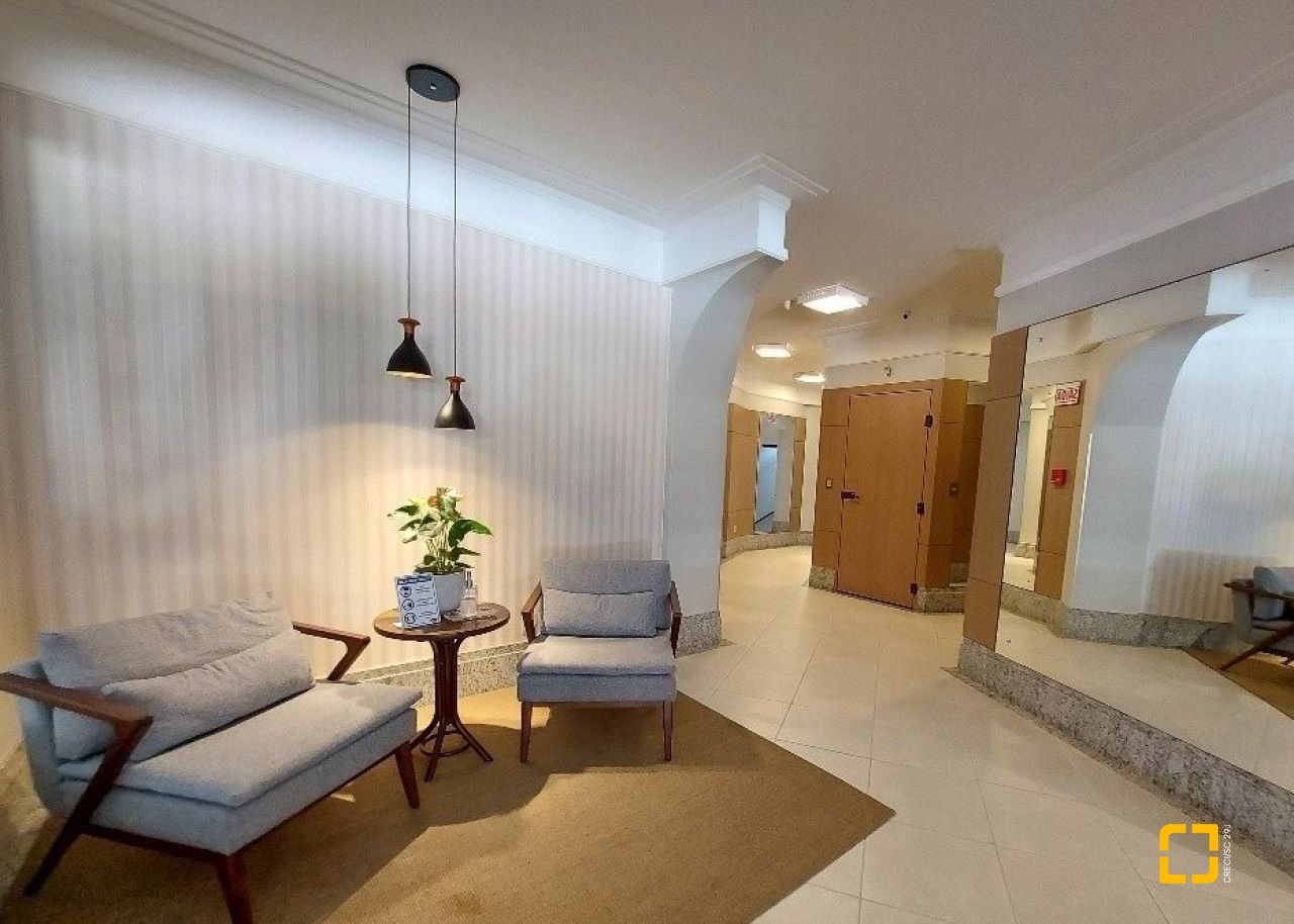 Apartamento com 103m², 4 quartos (sendo 1 suíte), 2 garagens, no bairro Itacorubi em Florianópolis