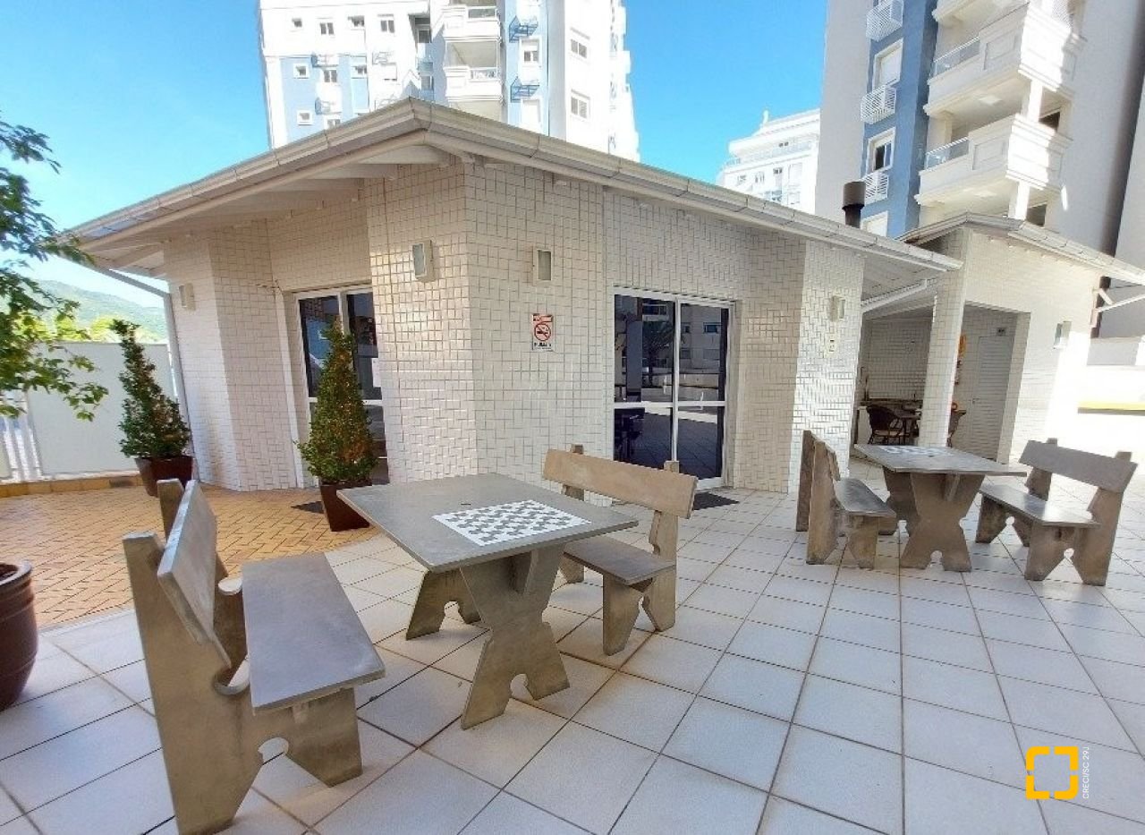 Apartamento com 103m², 4 quartos (sendo 1 suíte), 2 garagens, no bairro Itacorubi em Florianópolis