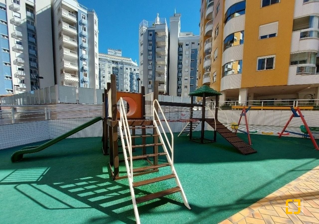Apartamento com 103m², 4 quartos (sendo 1 suíte), 2 garagens, no bairro Itacorubi em Florianópolis