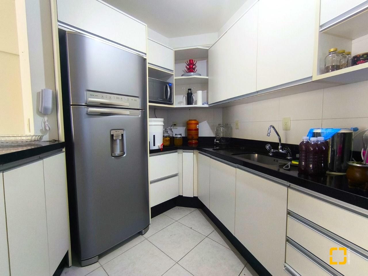 Apartamento com 103m², 4 quartos (sendo 1 suíte), 2 garagens, no bairro Itacorubi em Florianópolis