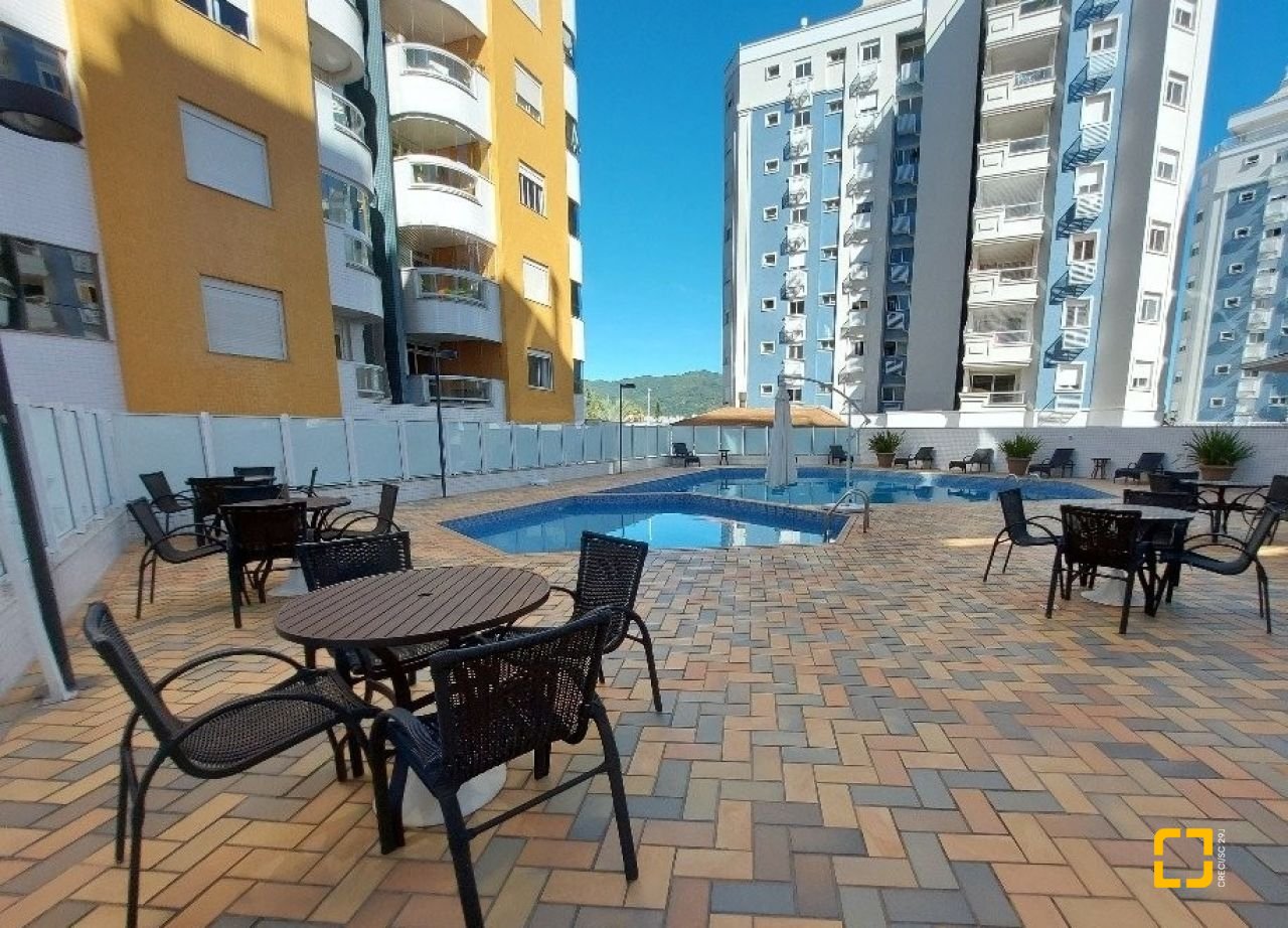 Apartamento com 103m², 4 quartos (sendo 1 suíte), 2 garagens, no bairro Itacorubi em Florianópolis