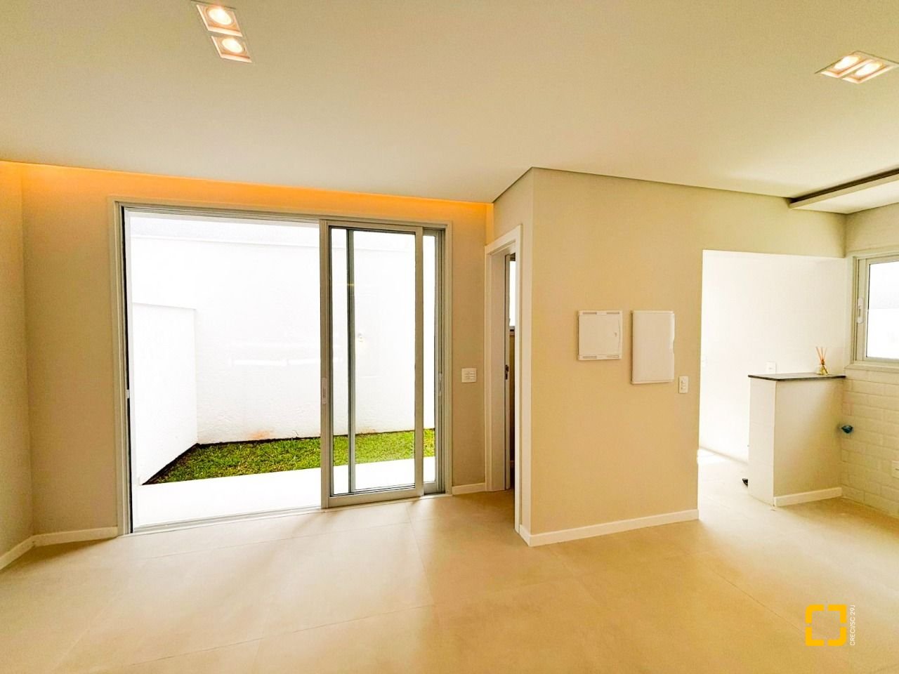 Casa com 138m², 3 quartos (sendo 3 suítes), 2 garagens, no bairro Ingleses do Rio Vermelho em Florianópolis