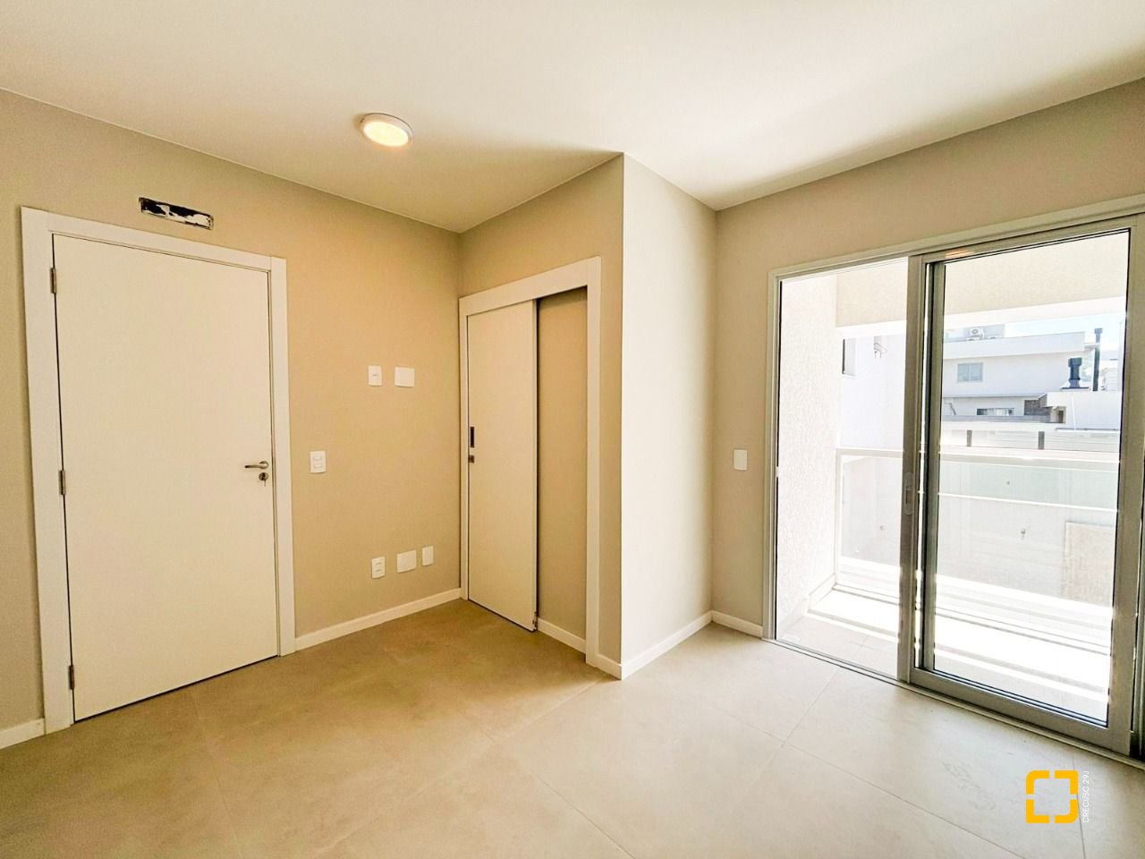 Casa com 138m², 3 quartos (sendo 3 suítes), 2 garagens, no bairro Ingleses do Rio Vermelho em Florianópolis