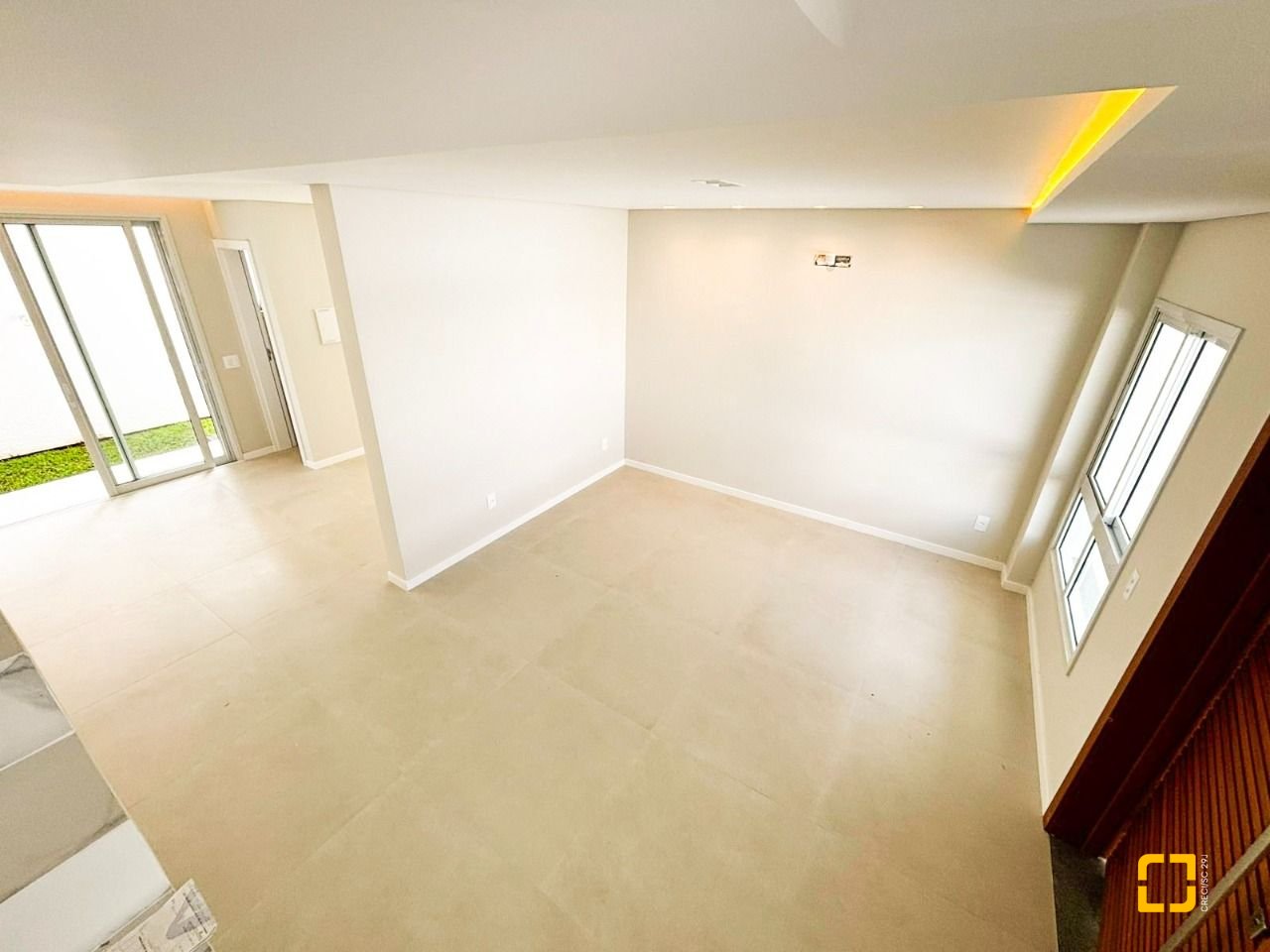 Casa com 138m², 3 quartos (sendo 3 suítes), 2 garagens, no bairro Ingleses do Rio Vermelho em Florianópolis