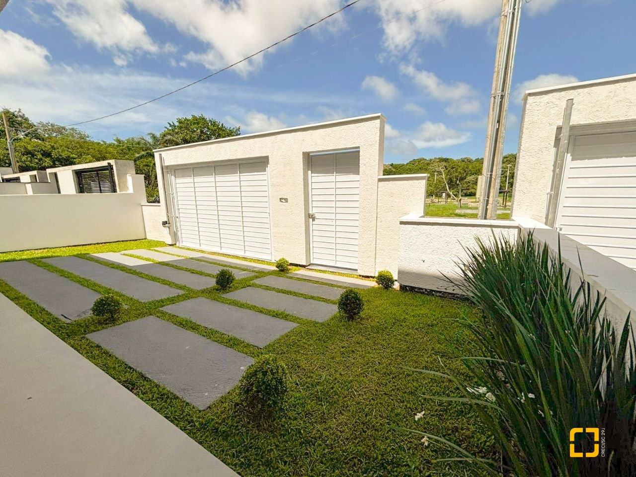 Casa com 138m², 3 quartos (sendo 3 suítes), 2 garagens, no bairro Ingleses do Rio Vermelho em Florianópolis