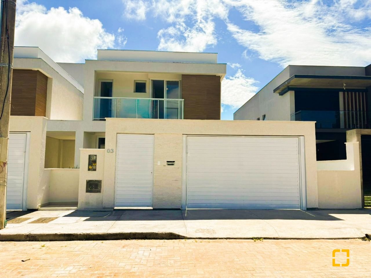 Casa com 138m², 3 quartos (sendo 3 suítes), 2 garagens, no bairro Ingleses do Rio Vermelho em Florianópolis