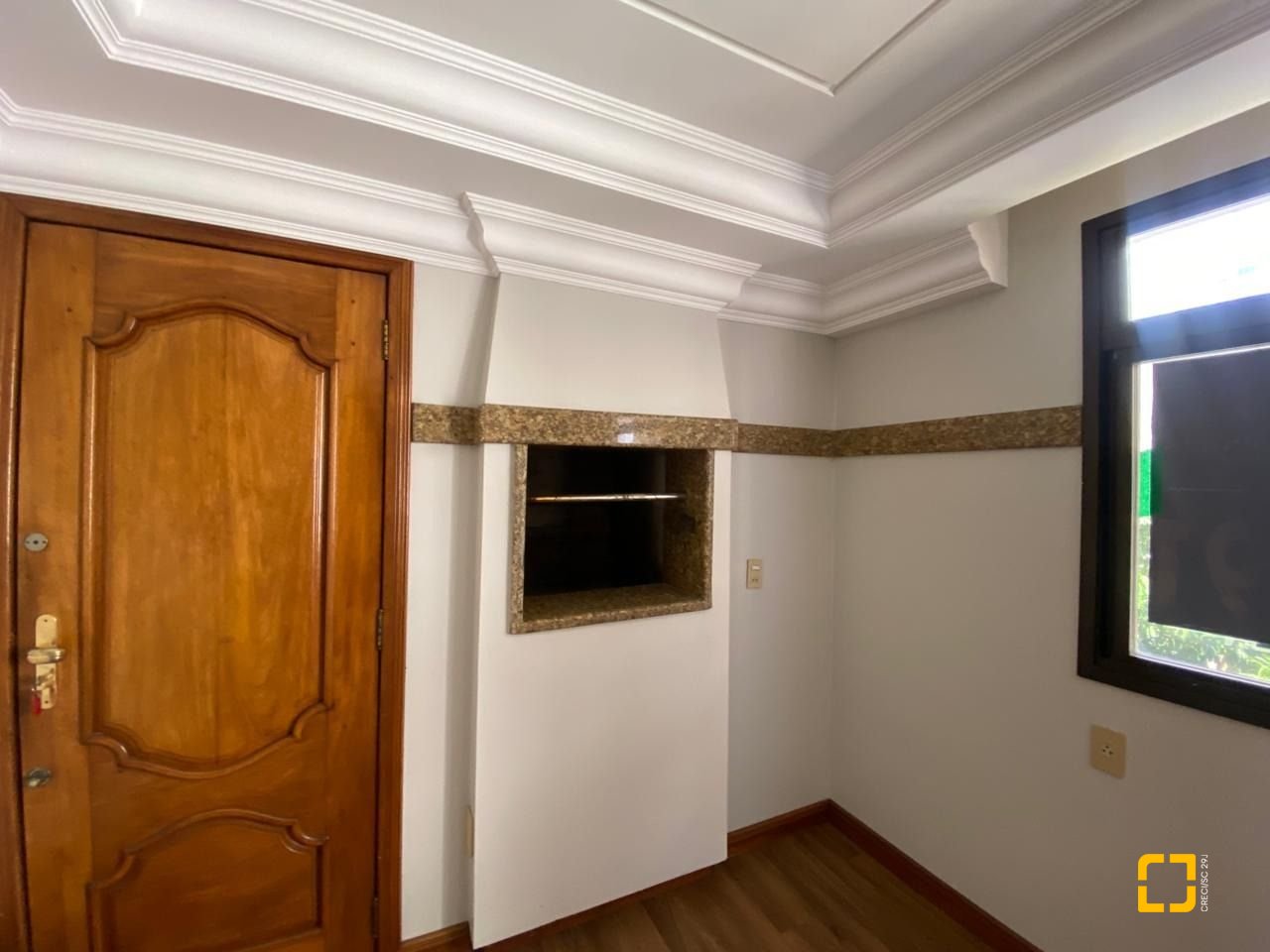 Apartamento com 254m², 6 quartos (sendo 3 suítes), 2 garagens, no bairro Centro em Florianópolis