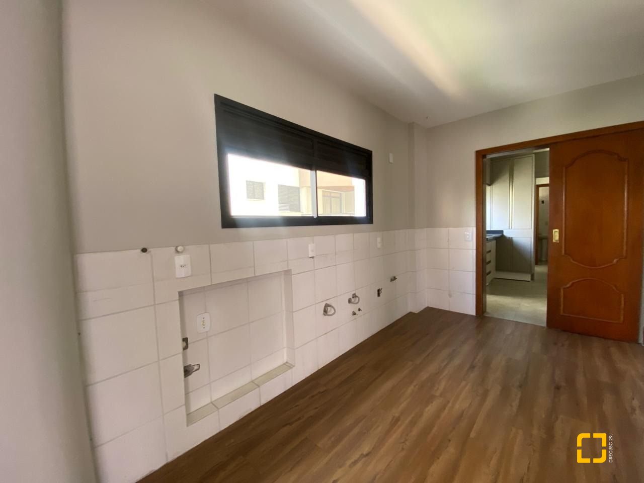 Apartamento com 254m², 6 quartos (sendo 3 suítes), 2 garagens, no bairro Centro em Florianópolis