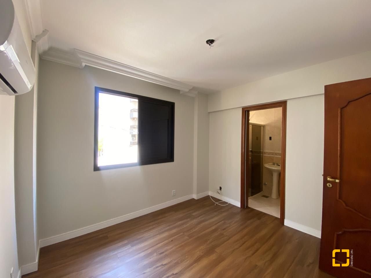 Apartamento com 254m², 6 quartos (sendo 3 suítes), 2 garagens, no bairro Centro em Florianópolis