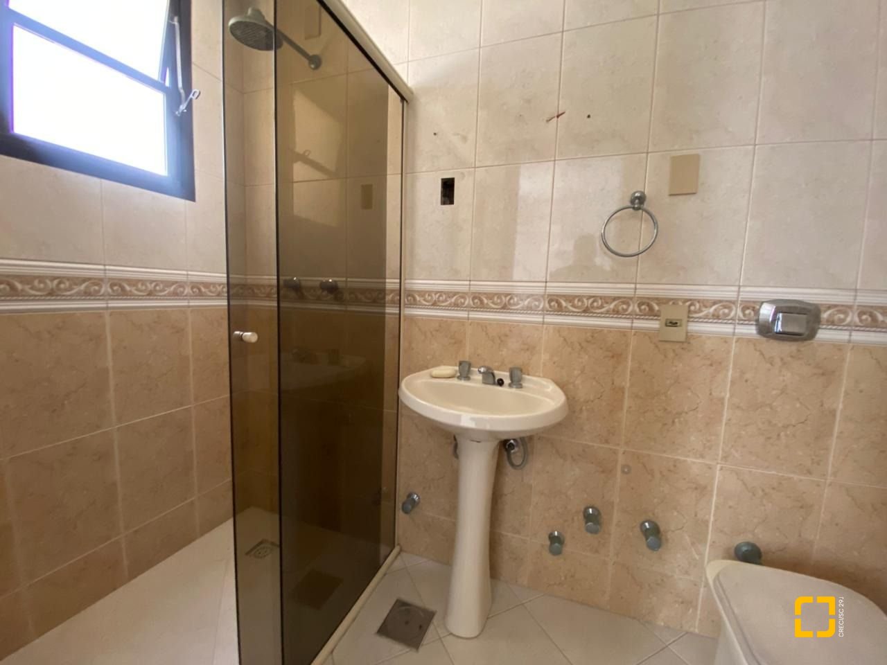 Apartamento com 254m², 6 quartos (sendo 3 suítes), 2 garagens, no bairro Centro em Florianópolis