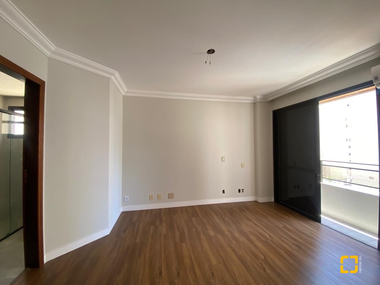 Apartamento com 254m², 6 quartos (sendo 3 suítes), 2 garagens, no bairro Centro em Florianópolis