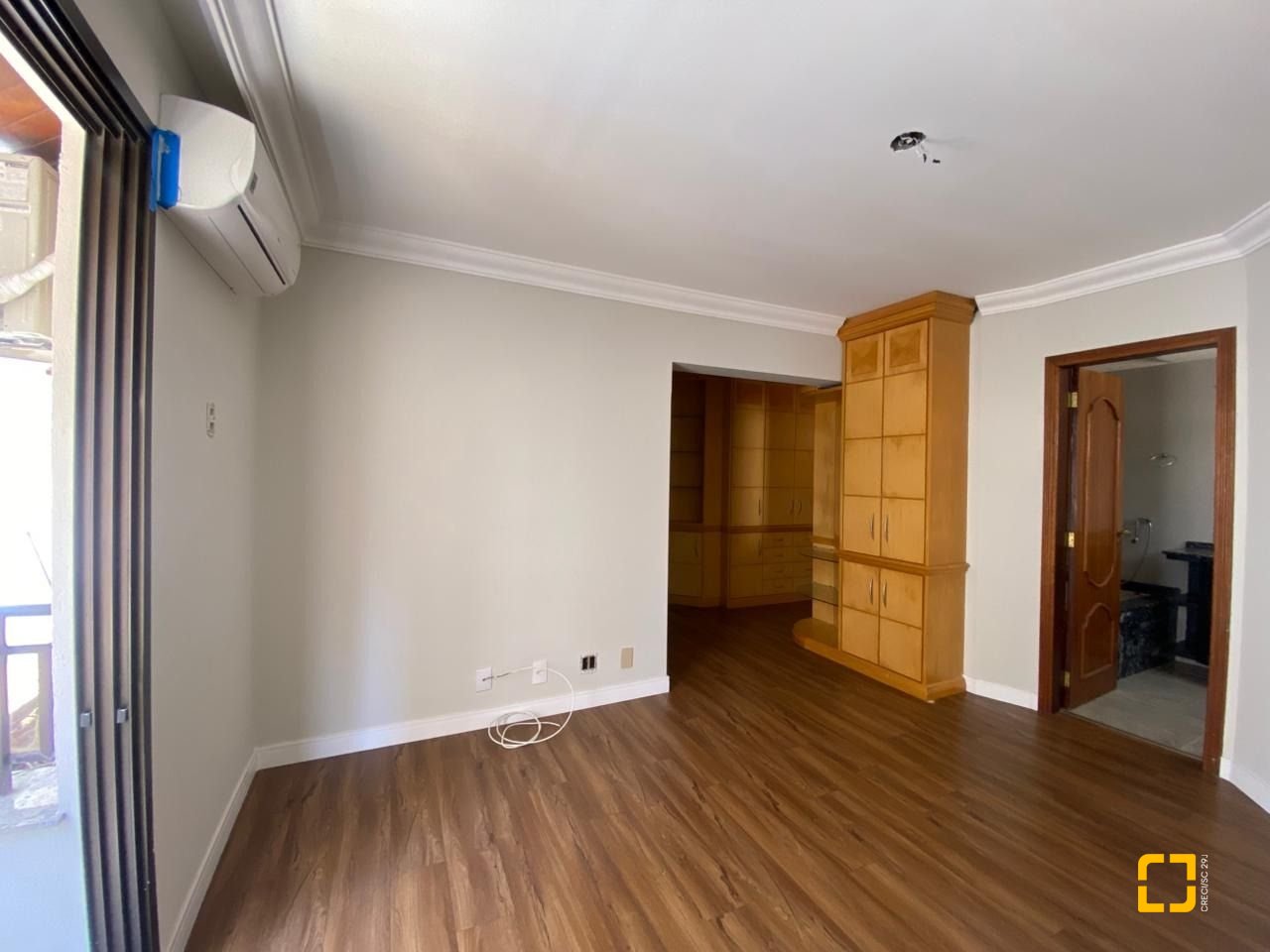Apartamento com 254m², 6 quartos (sendo 3 suítes), 2 garagens, no bairro Centro em Florianópolis