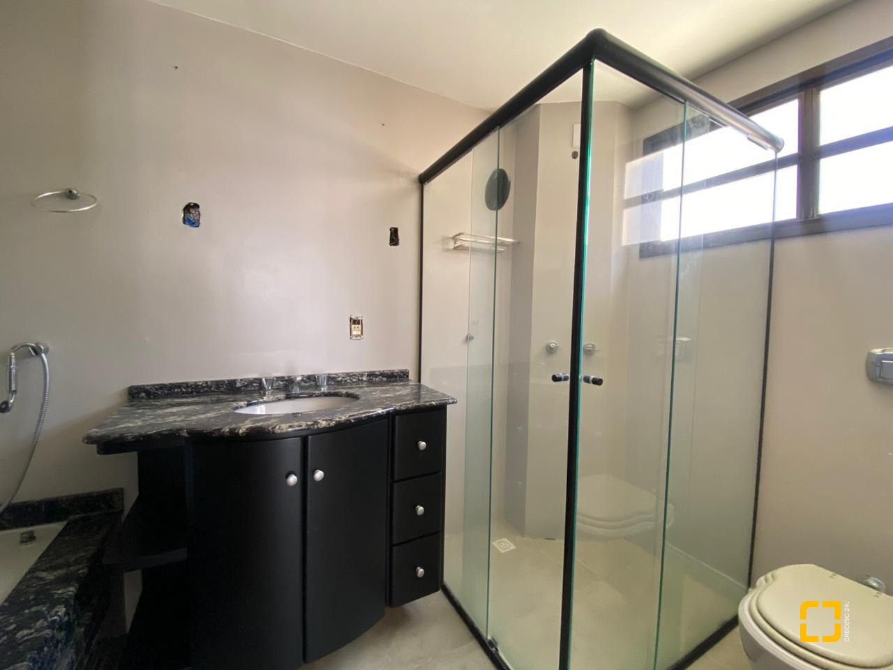 Apartamento com 254m², 6 quartos (sendo 3 suítes), 2 garagens, no bairro Centro em Florianópolis