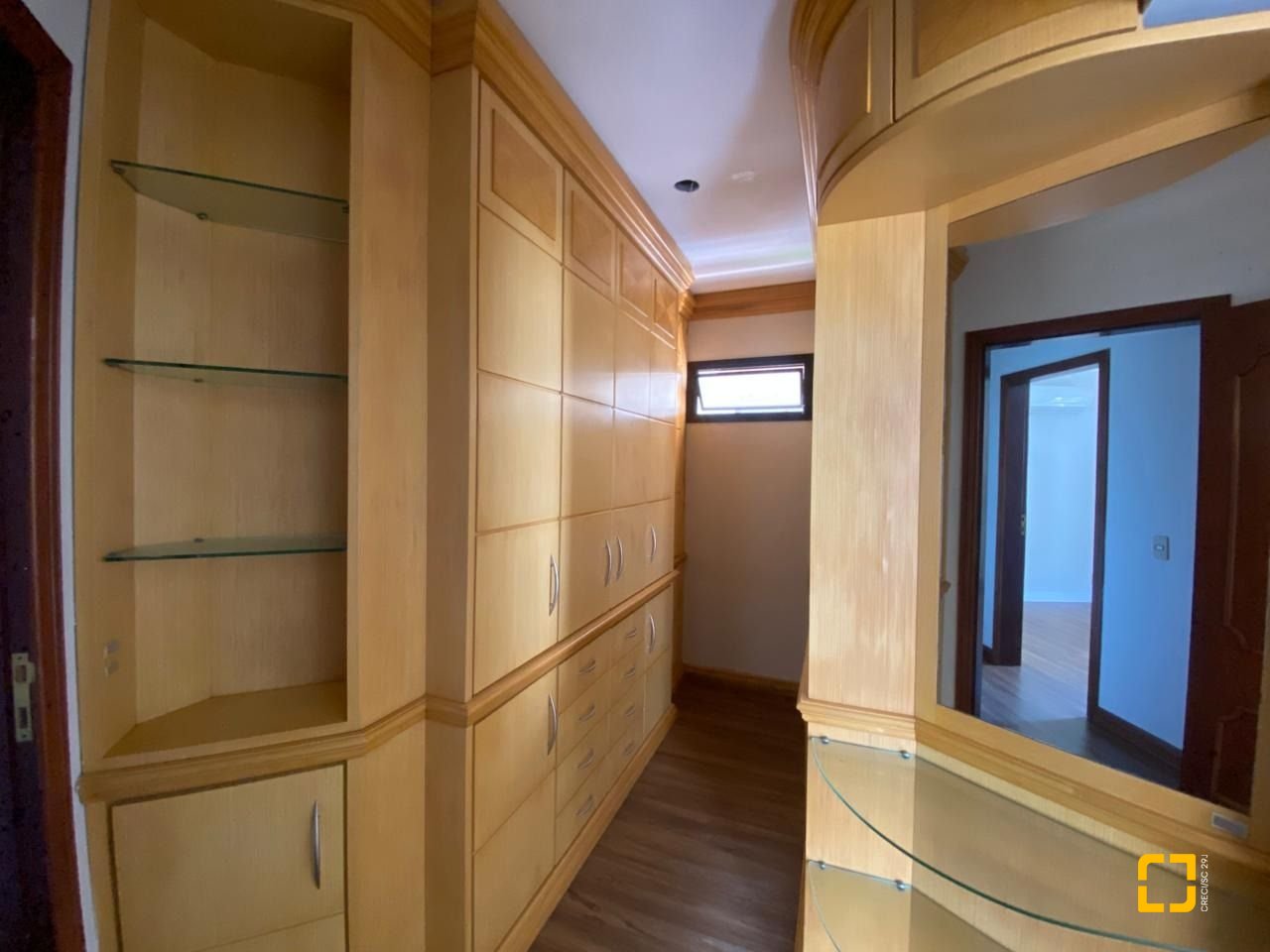 Apartamento com 254m², 6 quartos (sendo 3 suítes), 2 garagens, no bairro Centro em Florianópolis