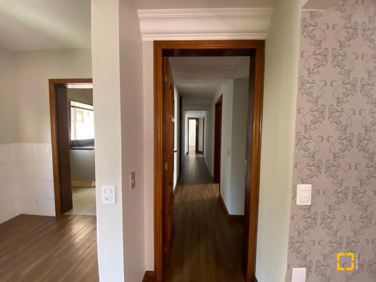 Apartamento com 254m², 6 quartos (sendo 3 suítes), 2 garagens, no bairro Centro em Florianópolis