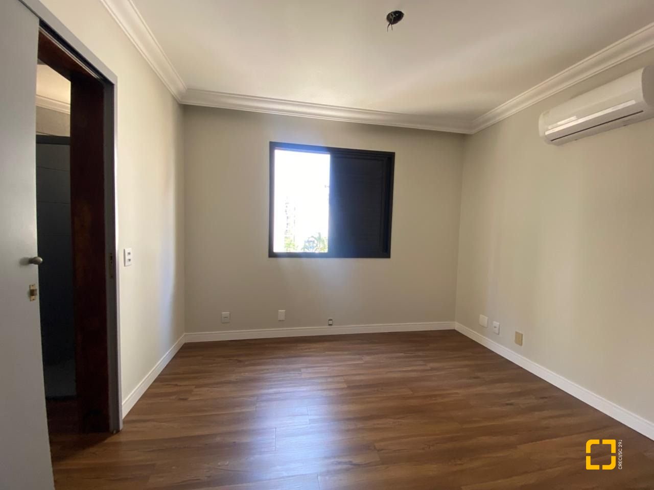 Apartamento com 254m², 6 quartos (sendo 3 suítes), 2 garagens, no bairro Centro em Florianópolis