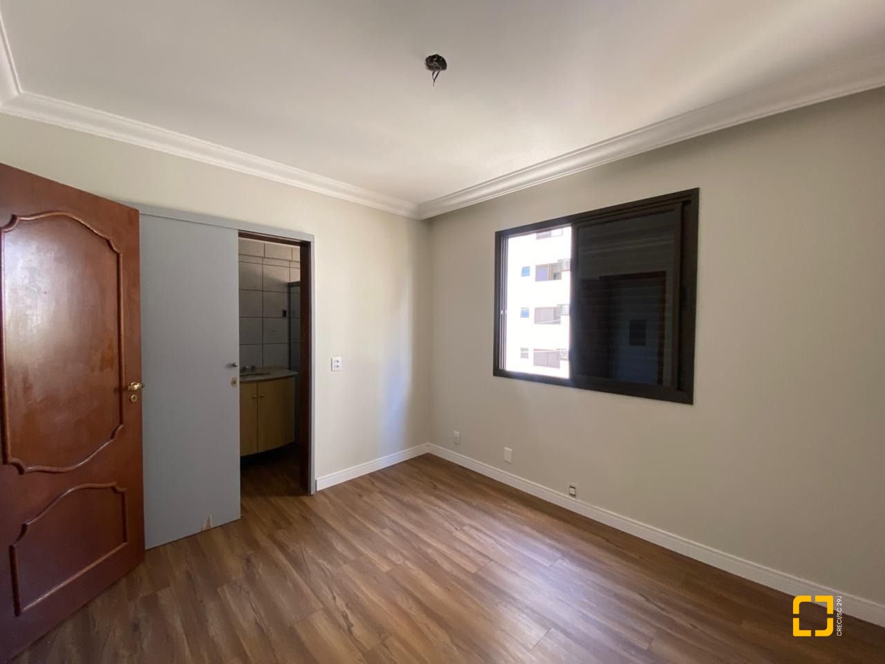 Apartamento com 254m², 6 quartos (sendo 3 suítes), 2 garagens, no bairro Centro em Florianópolis