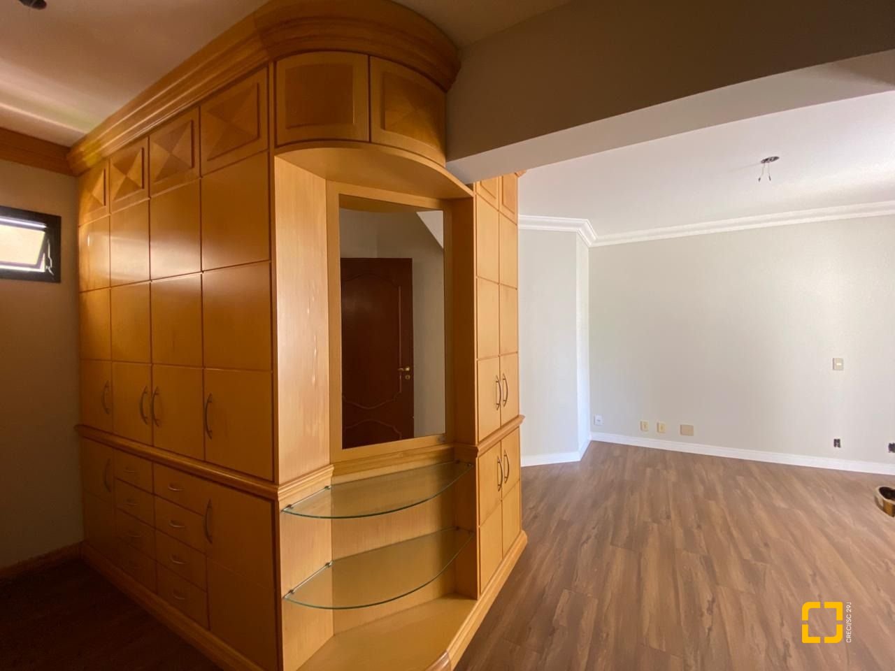 Apartamento com 254m², 6 quartos (sendo 3 suítes), 2 garagens, no bairro Centro em Florianópolis