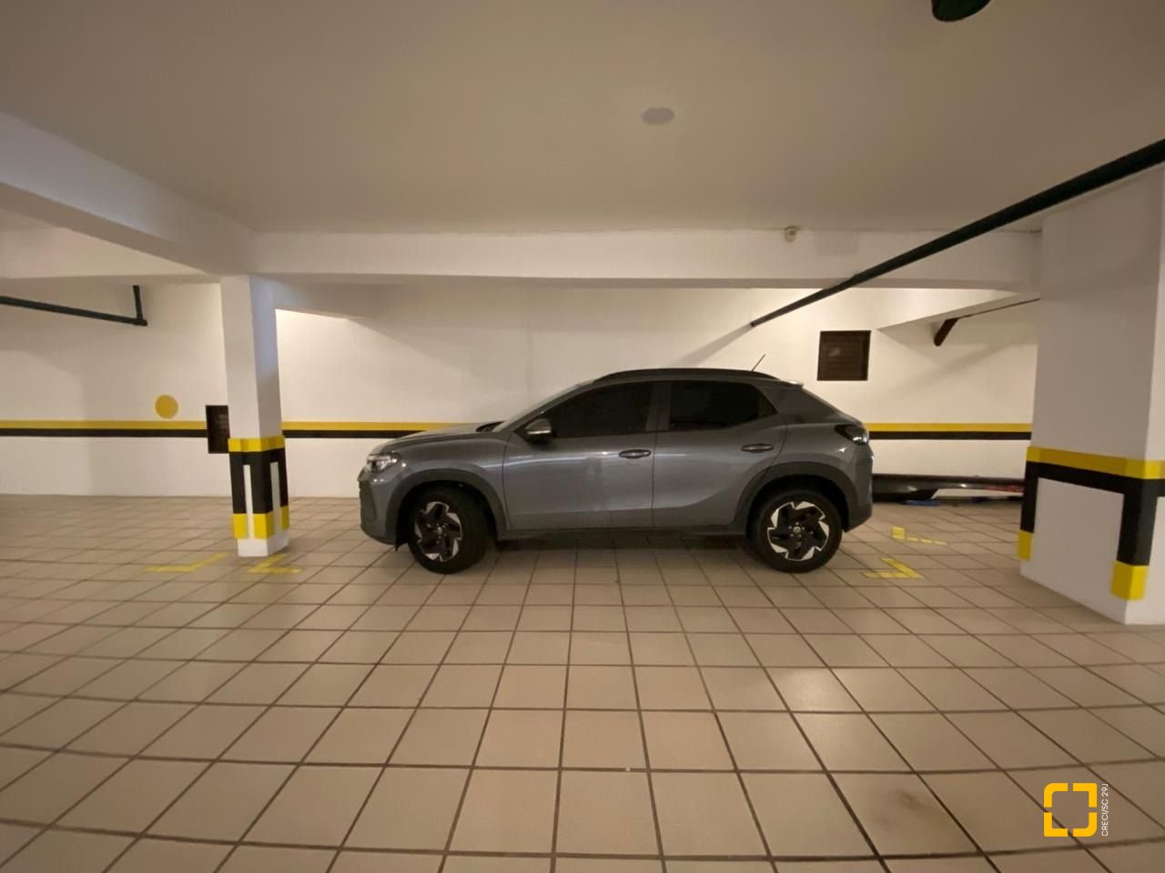 Apartamento com 254m², 6 quartos (sendo 3 suítes), 2 garagens, no bairro Centro em Florianópolis