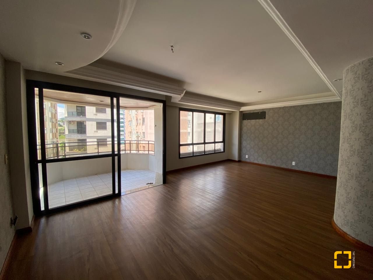Apartamento com 254m², 6 quartos (sendo 3 suítes), 2 garagens, no bairro Centro em Florianópolis