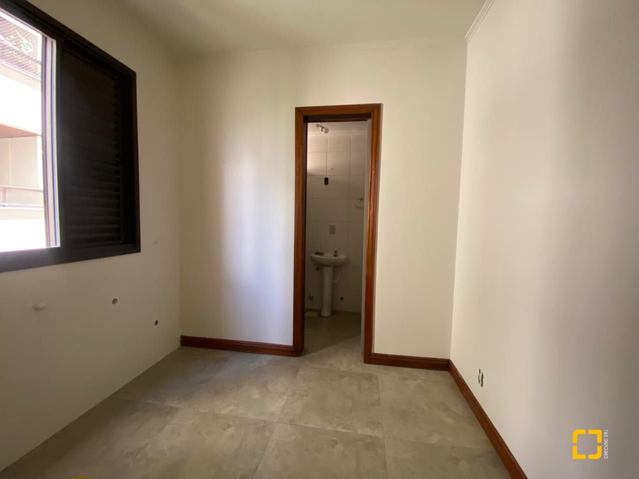 Apartamento com 254m², 6 quartos (sendo 3 suítes), 2 garagens, no bairro Centro em Florianópolis