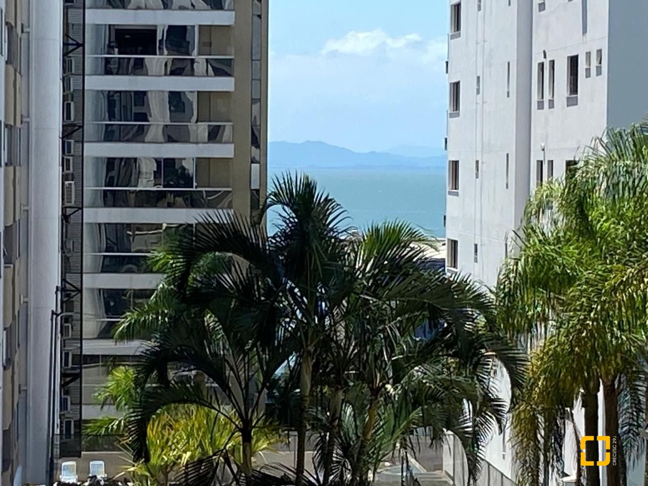 Apartamento com 254m², 6 quartos (sendo 3 suítes), 2 garagens, no bairro Centro em Florianópolis