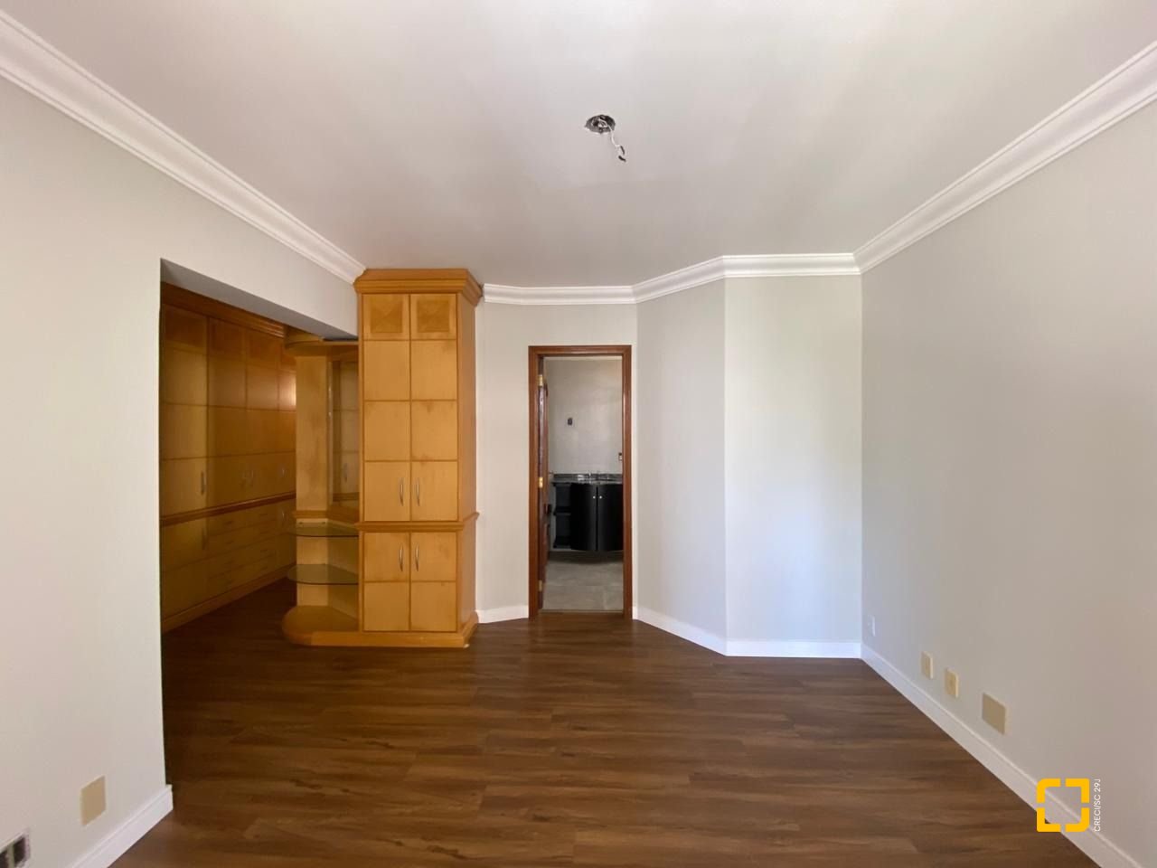 Apartamento com 254m², 6 quartos (sendo 3 suítes), 2 garagens, no bairro Centro em Florianópolis