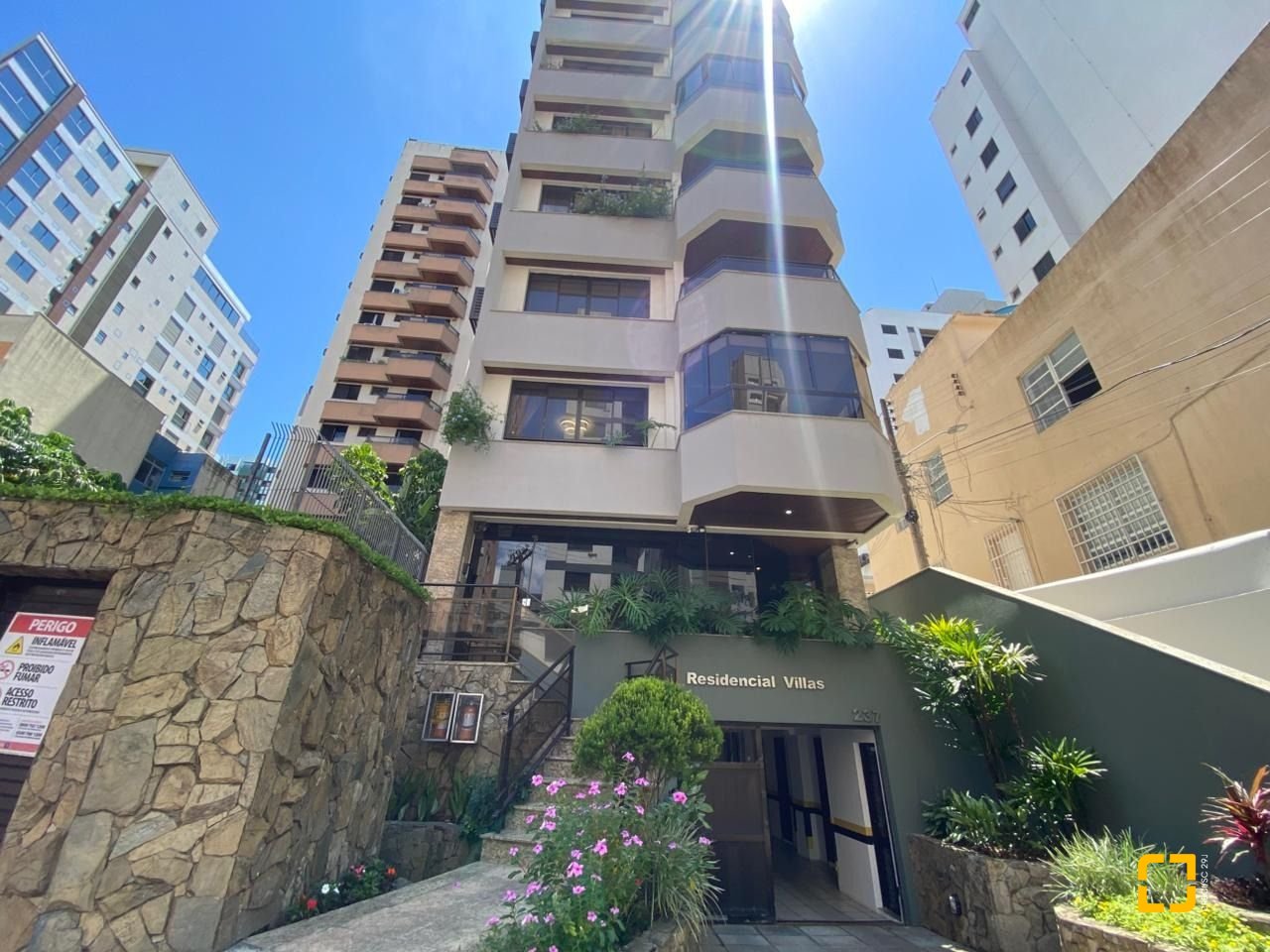 Apartamento com 254m², 6 quartos (sendo 3 suítes), 2 garagens, no bairro Centro em Florianópolis