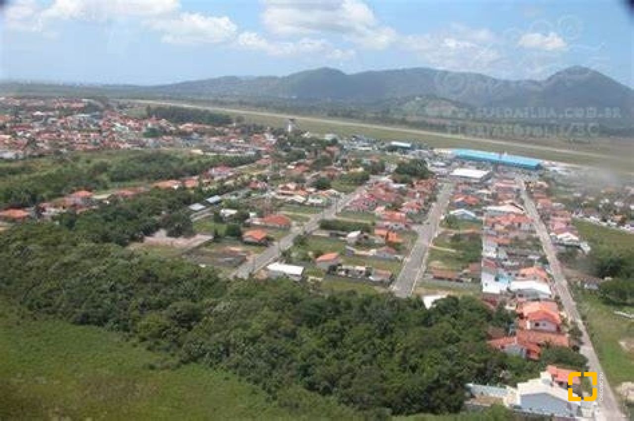 Casa com 130m², 5 quartos (sendo 1 suíte), 2 garagens, no bairro Campeche em Florianópolis