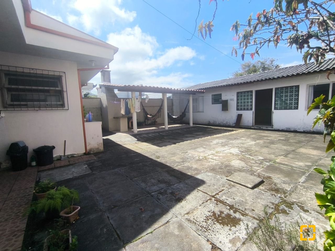 Casa com 153m², 3 quartos (sendo 1 suíte), no bairro Parque São Jorge em Florianópolis