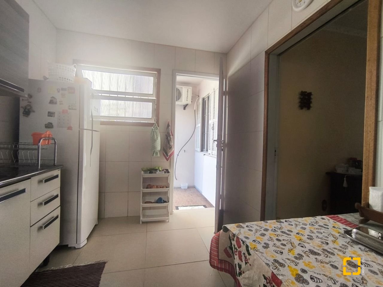 Casa com 153m², 3 quartos (sendo 1 suíte), no bairro Parque São Jorge em Florianópolis