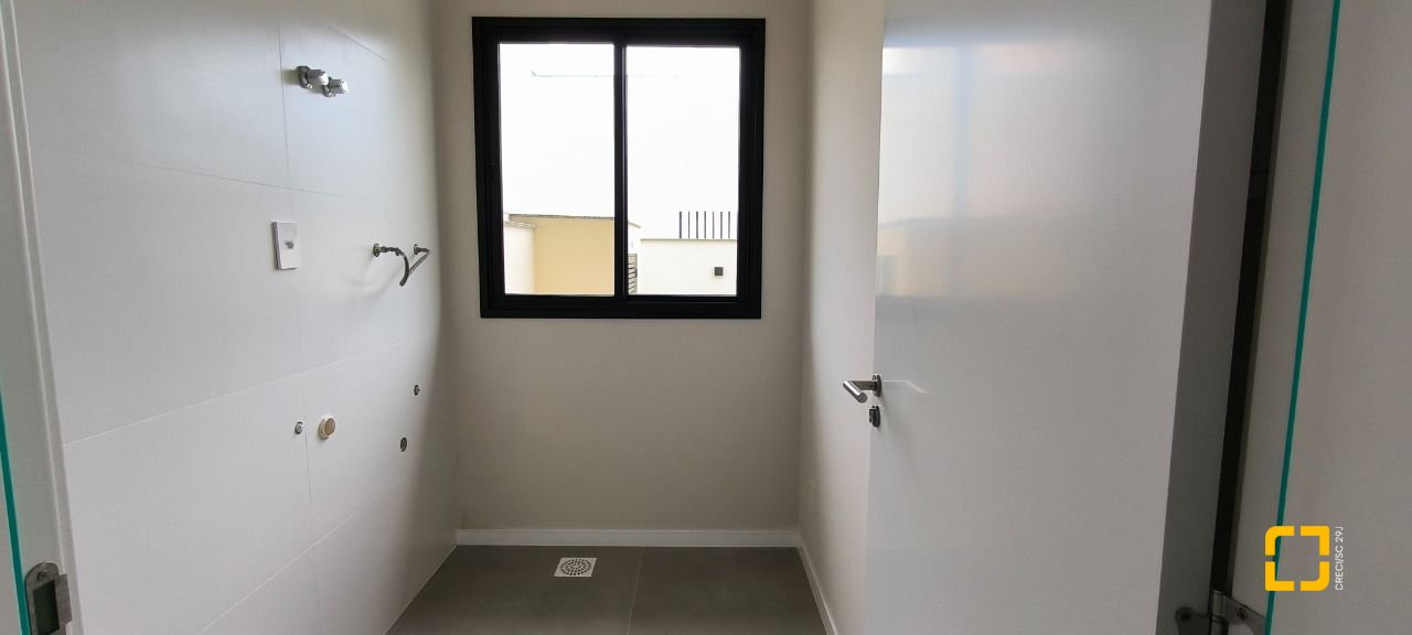 Casa de Condomínio com 150m², 4 quartos (sendo 1 suíte), 2 garagens, no bairro Beira Rio em Biguaçu