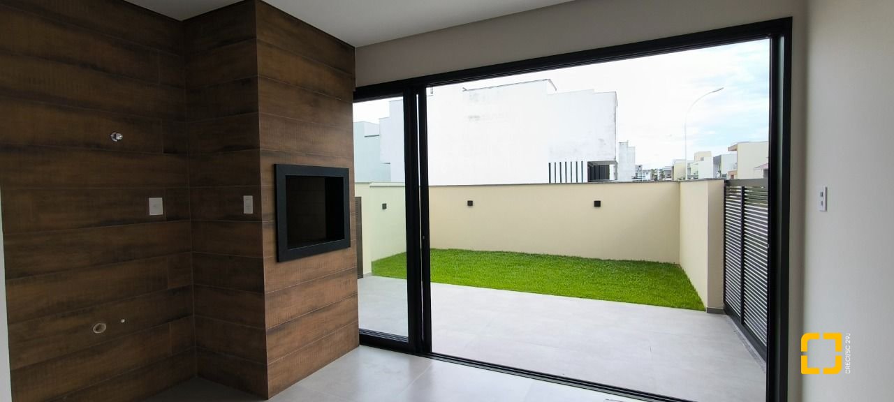 Casa de Condomínio com 150m², 4 quartos (sendo 1 suíte), 2 garagens, no bairro Beira Rio em Biguaçu