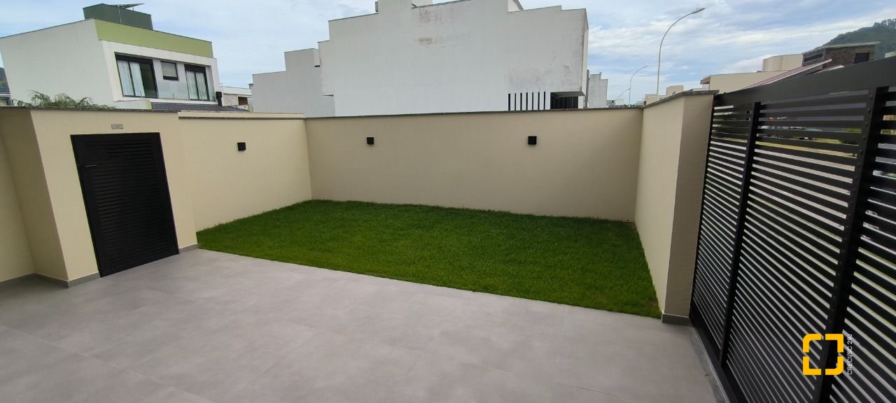 Casa de Condomínio com 150m², 4 quartos (sendo 1 suíte), 2 garagens, no bairro Beira Rio em Biguaçu