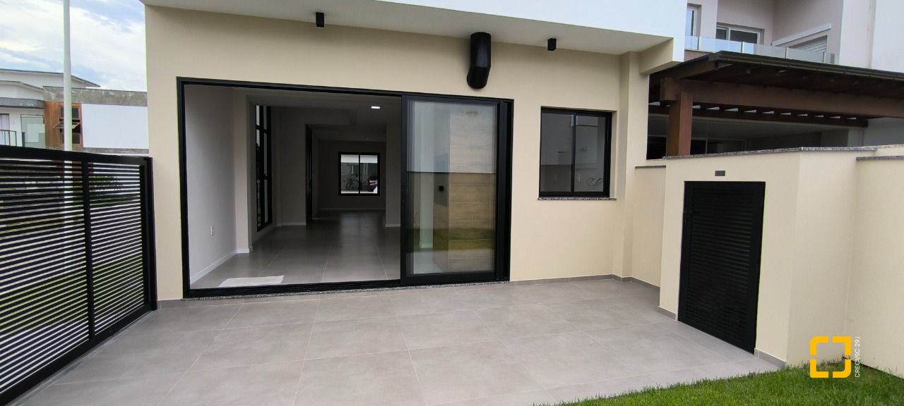 Casa de Condomínio com 150m², 4 quartos (sendo 1 suíte), 2 garagens, no bairro Beira Rio em Biguaçu