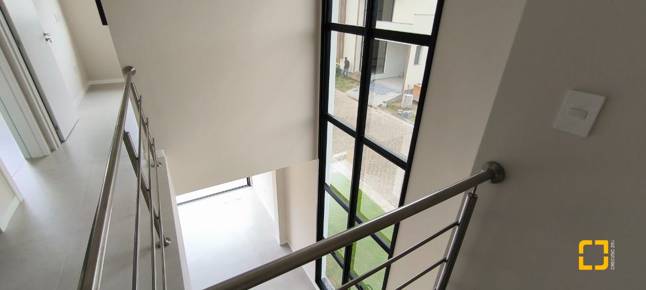 Casa de Condomínio com 150m², 4 quartos (sendo 1 suíte), 2 garagens, no bairro Beira Rio em Biguaçu