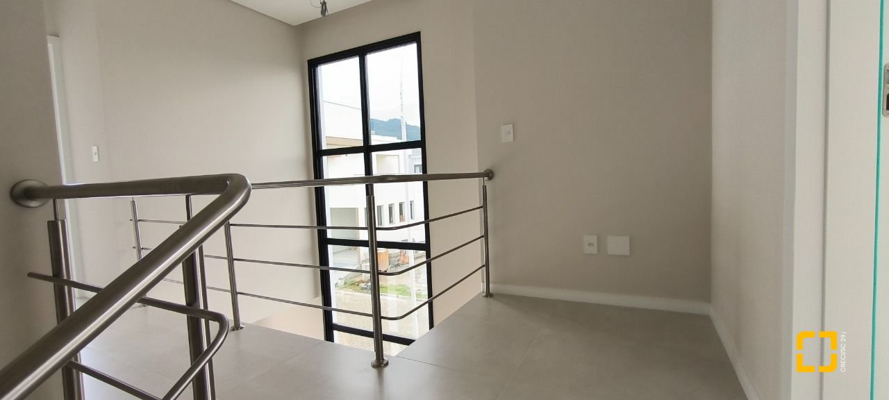 Casa de Condomínio com 150m², 4 quartos (sendo 1 suíte), 2 garagens, no bairro Beira Rio em Biguaçu