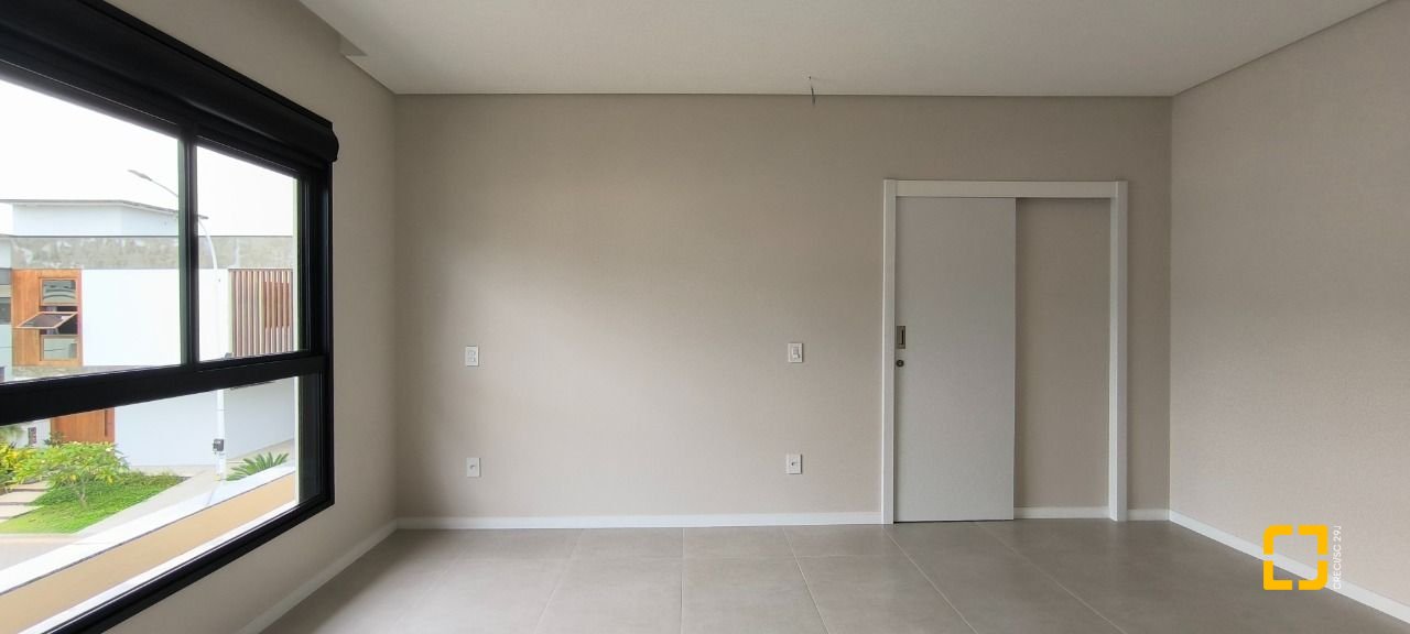 Casa de Condomínio com 150m², 4 quartos (sendo 1 suíte), 2 garagens, no bairro Beira Rio em Biguaçu