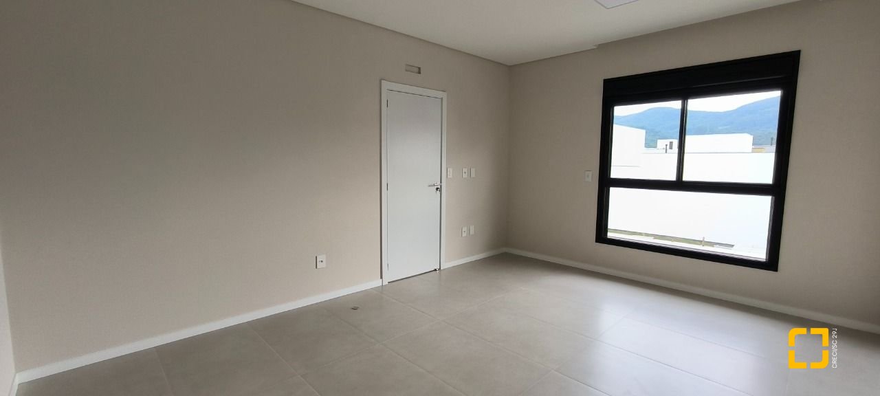 Casa de Condomínio com 150m², 4 quartos (sendo 1 suíte), 2 garagens, no bairro Beira Rio em Biguaçu