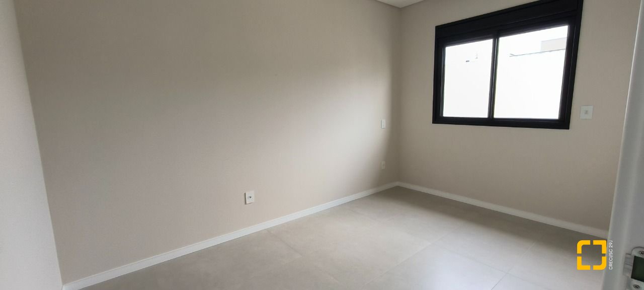 Casa de Condomínio com 150m², 4 quartos (sendo 1 suíte), 2 garagens, no bairro Beira Rio em Biguaçu