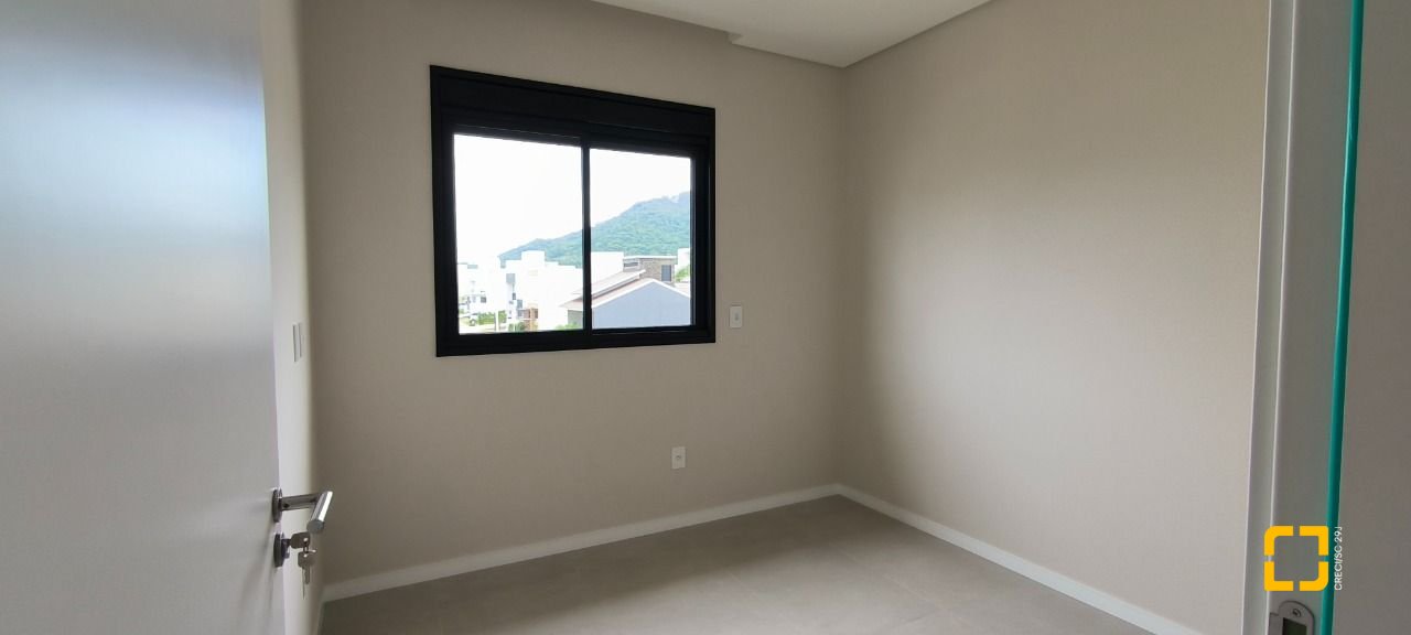 Casa de Condomínio com 150m², 4 quartos (sendo 1 suíte), 2 garagens, no bairro Beira Rio em Biguaçu
