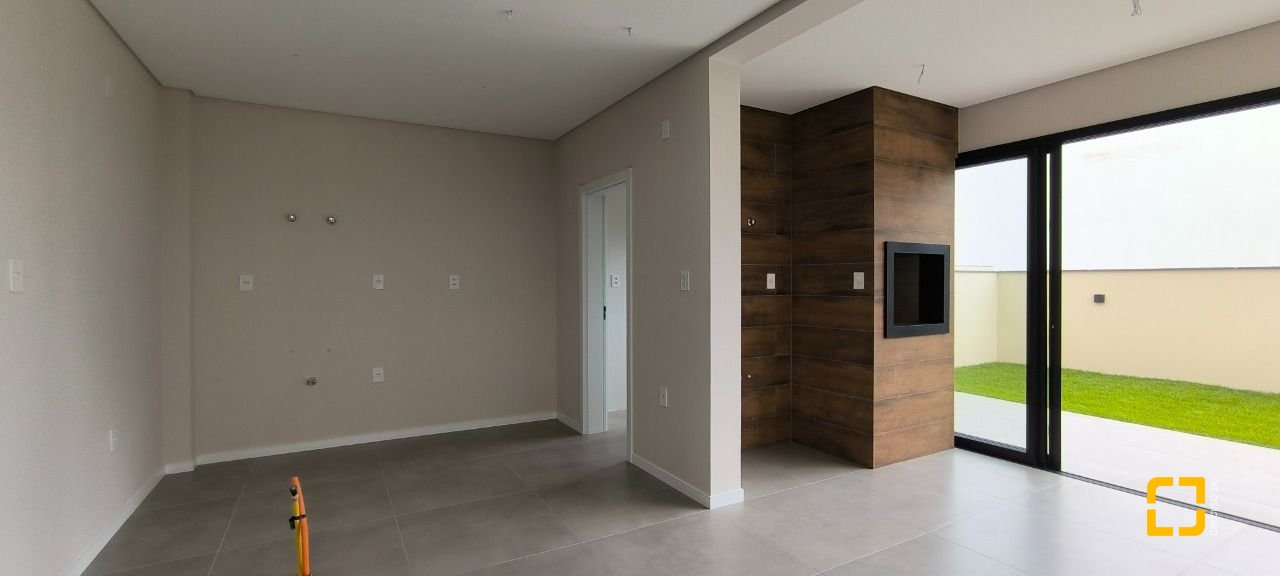 Casa de Condomínio com 150m², 4 quartos (sendo 1 suíte), 2 garagens, no bairro Beira Rio em Biguaçu