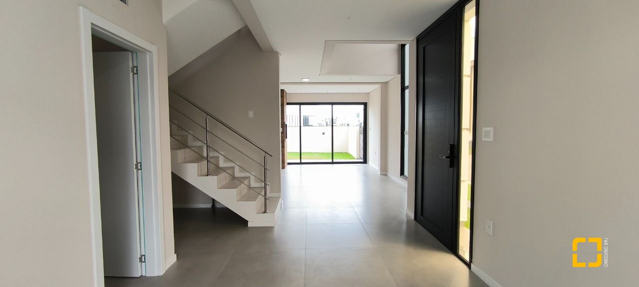 Casa de Condomínio com 150m², 3 quartos (sendo 1 suíte), 2 garagens, no bairro Beira Rio em Biguaçu