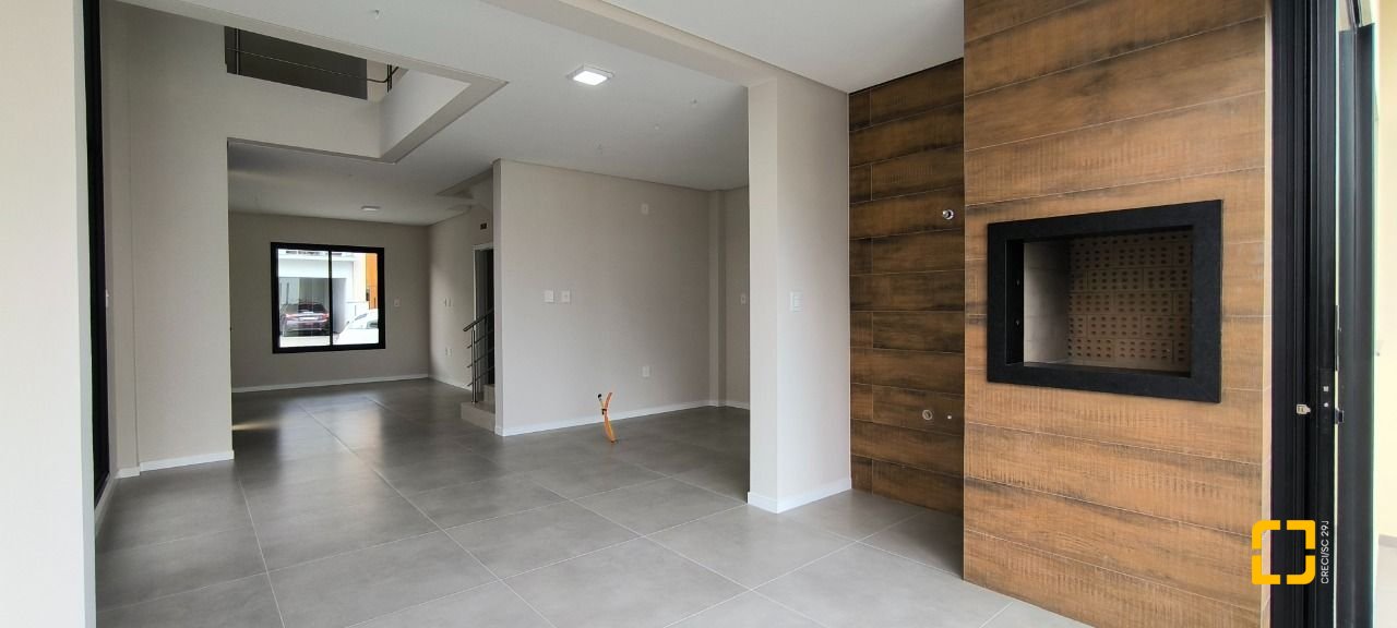 Casa de Condomínio com 150m², 3 quartos (sendo 1 suíte), 2 garagens, no bairro Beira Rio em Biguaçu