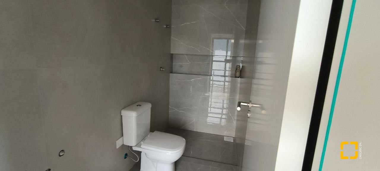 Casa de Condomínio com 150m², 3 quartos (sendo 1 suíte), 2 garagens, no bairro Beira Rio em Biguaçu