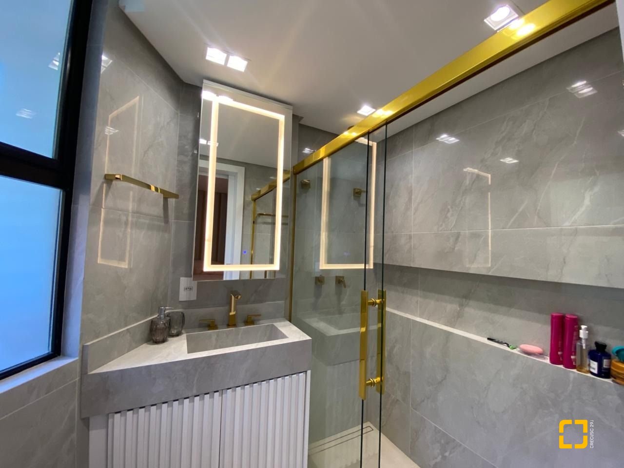 Apartamento com 90m², 5 quartos (sendo 1 suíte), 2 garagens, no bairro João Paulo em Florianópolis