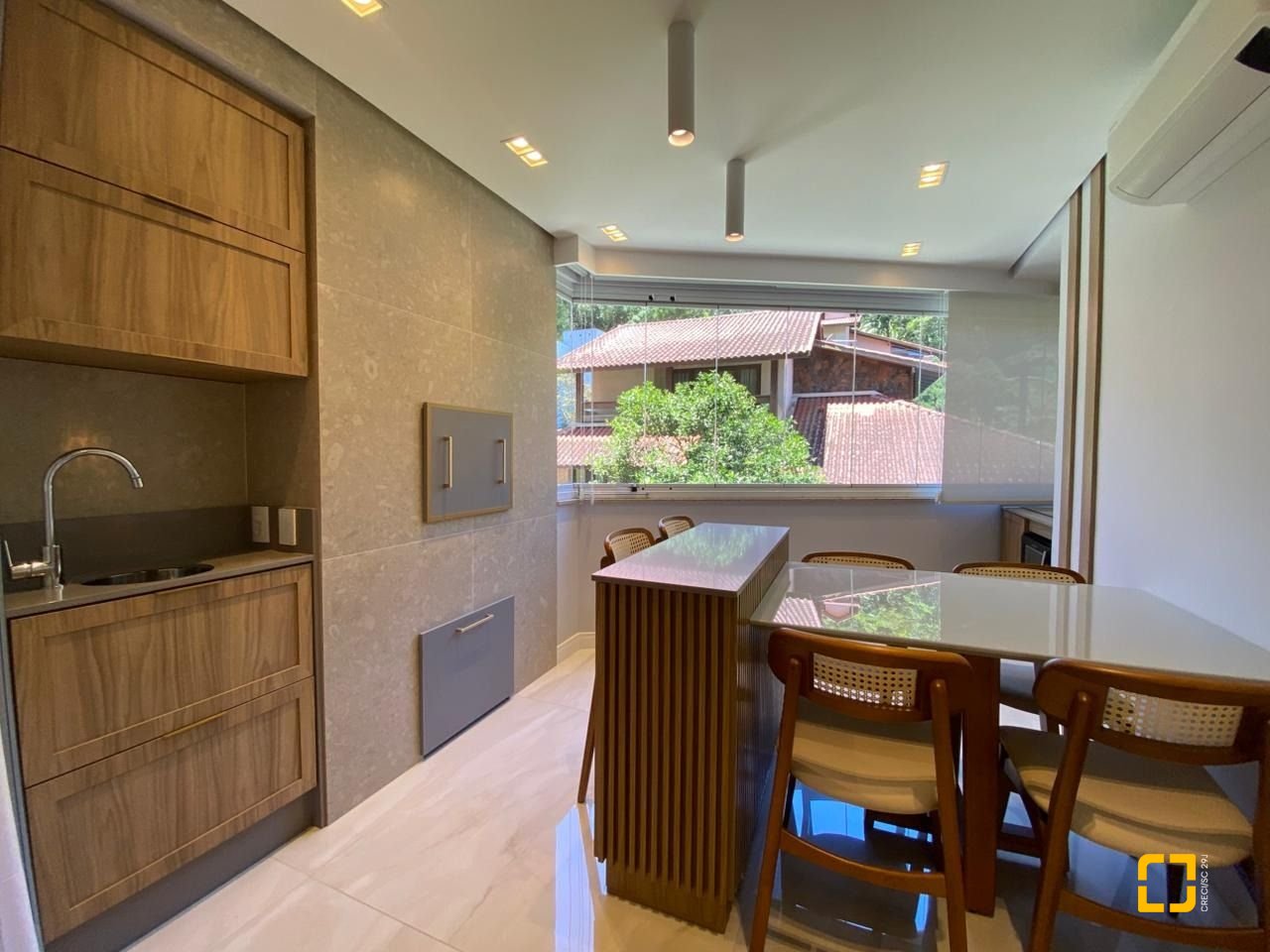 Apartamento com 90m², 5 quartos (sendo 1 suíte), 2 garagens, no bairro João Paulo em Florianópolis