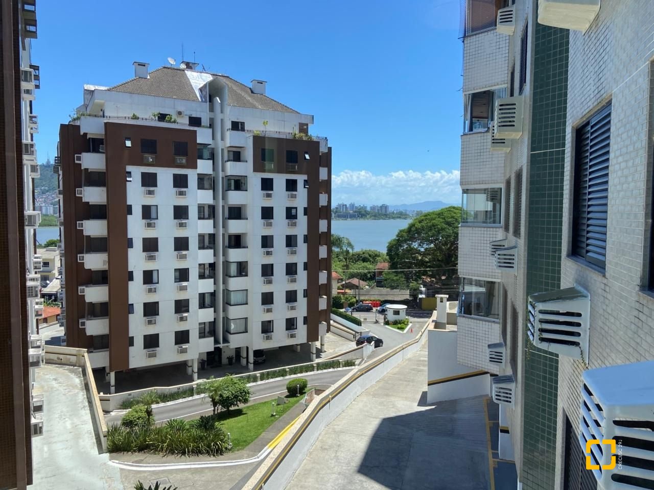 Apartamento com 90m², 5 quartos (sendo 1 suíte), 2 garagens, no bairro João Paulo em Florianópolis